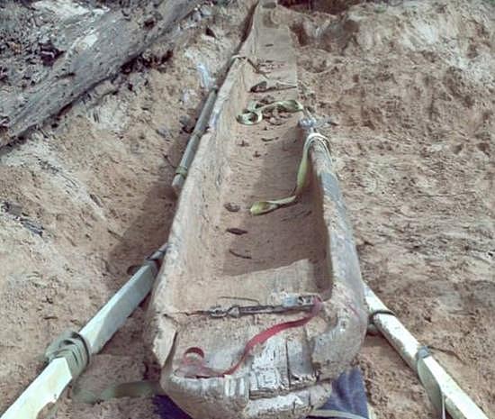 美夫妻意外发现1000年前古印第安人独木舟