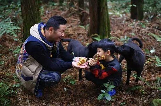 两登春晚，张国立捧红的三德子娶小15岁名模，现隐居山林自在！