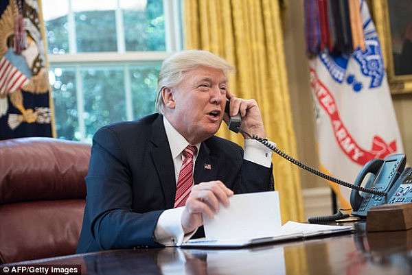 尴尬！特朗普和爱尔兰总理通电话 被晾1分半钟（组图） - 6