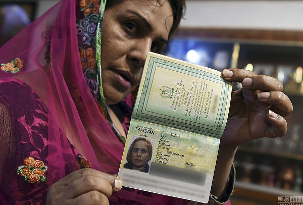 巴基斯坦向变性者签发全球首例“第三性”护照（组图） - 1