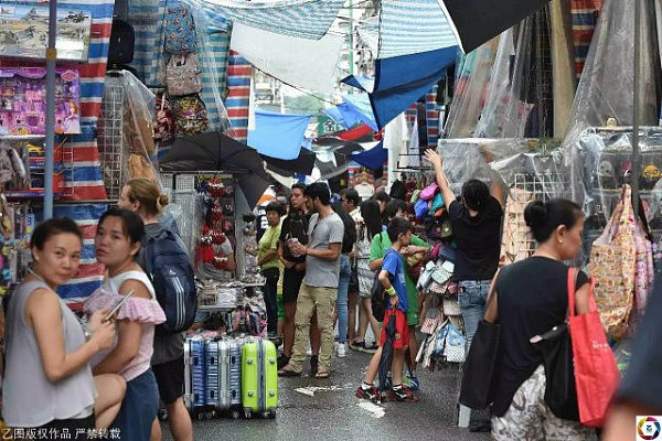 摊位可传代无租金 香港女子卖货年入百万（组图） - 5