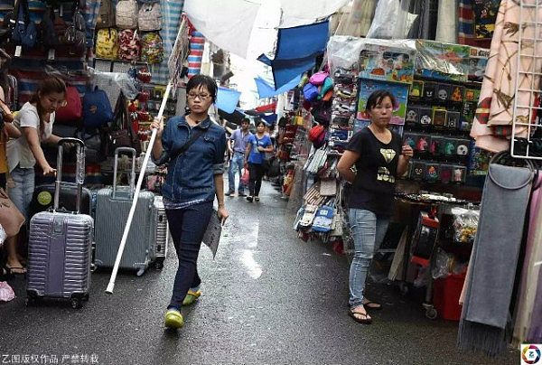 摊位可传代无租金 香港女子卖货年入百万（组图） - 11