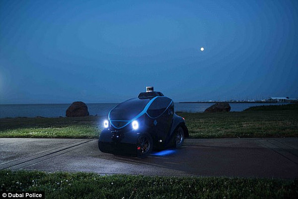 迪拜警方又添新利器：配备生物扫描系统的无人驾驶巡逻车（组图） - 2