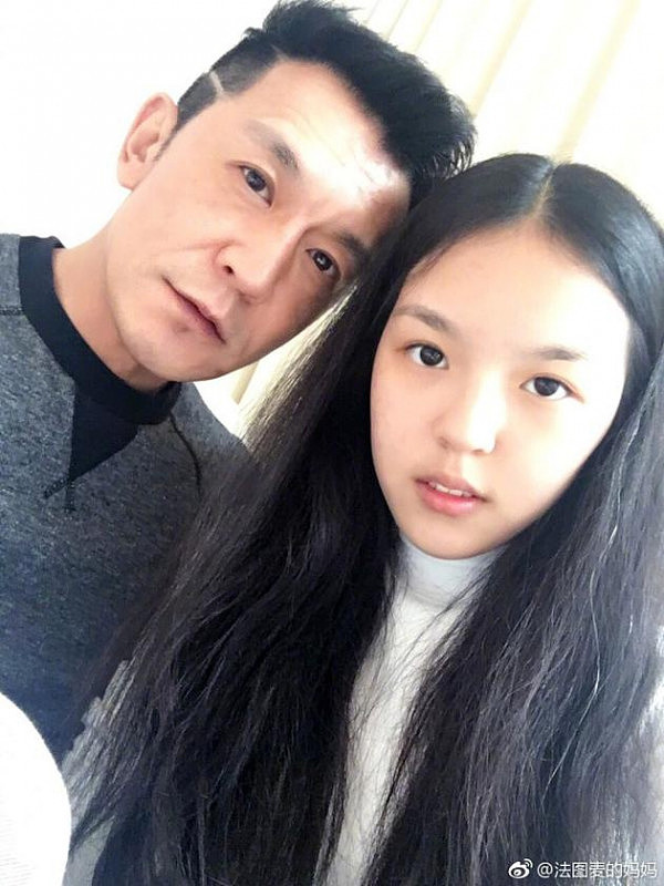 越来越美！李咏老婆晒15岁女儿照 长发飘飘清新可人（组图） - 2