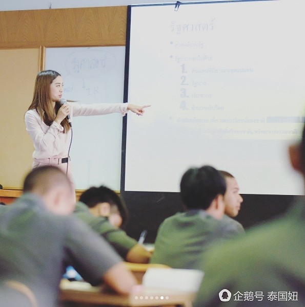 泰国性感美女学霸老师走红 遭学生围堵拍照（组图） - 3