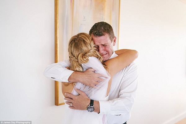 Photographer James Day captured the heartwarming moment Former New South Wales Premier, Mike Baird, saw his daughter Laura in her wedding dress for the first time