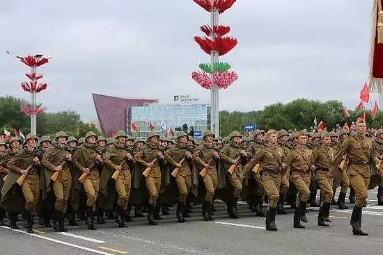 在这个国家独立日阅兵式上 最抢眼的竟是中国元素