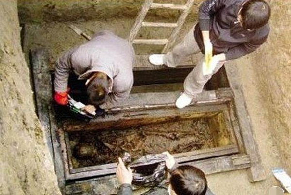 中国第一盗墓案，因凌辱千年女尸3人被枪毙，主犯今年落网（组图） - 4