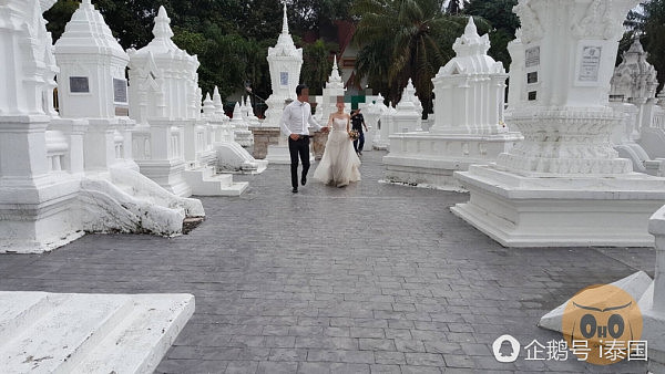 中国情侣在泰国佛塔拍婚纱照 遭泰国网民痛批（组图） - 2