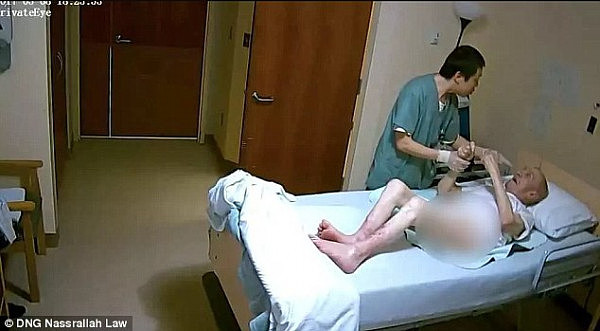华人护工在病房内狂殴9旬老人 现场视频遭家属曝光（视频） - 3