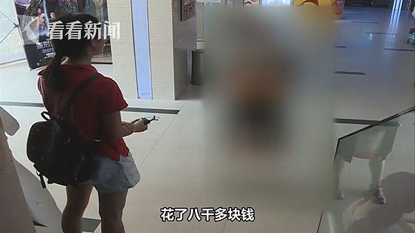 中国一女孩拒绝天价理发店强行拉客 竟在闹市区当街遭6名男子围殴（视频） - 2