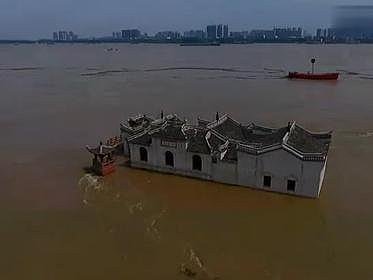 震撼！中国700年古建筑洪水中屹立不倒，其实真相是出人意料（视频） - 1