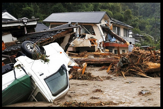 日本九州暴雨变泽国 3死22失踪57万人疏散（组图） - 4