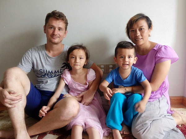 32岁乌克兰帅哥学霸拿中国绿卡 娶中国妻子生两娃（视频） - 3