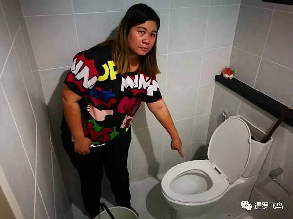 吓人！马桶里爬出蛇 泰国女子上厕所被咬伤屁股（组图） - 1