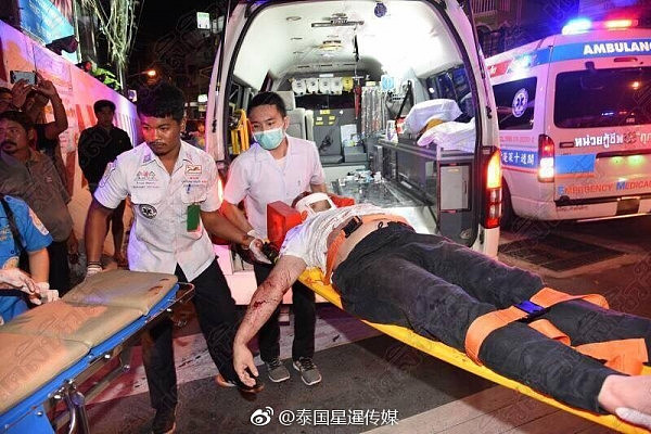 泰国载中国游客大巴侧翻！致10岁儿童死亡25人受伤！（图） - 3