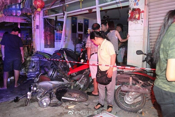 泰国载中国游客大巴侧翻！致10岁儿童死亡25人受伤！（图） - 8