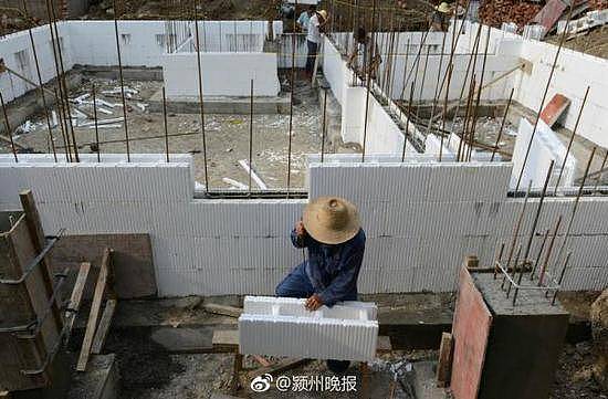 中国农民用泡沫盖别墅 建造过程犹如搭积木，吸引大量人参观（组图） - 3