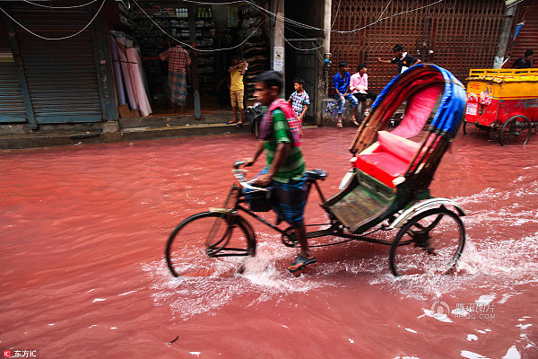 孟加拉国工业污染严重 街头暴雨过后“组图”（组图） - 4