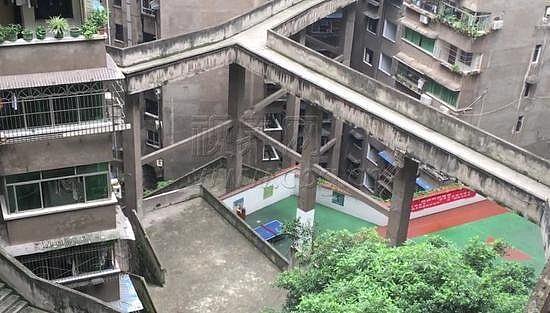 中国重庆再现“魔性建筑”  现代版空中巴比伦（图） - 3