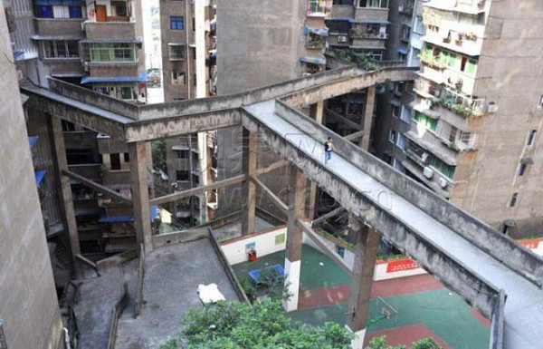 中国重庆再现“魔性建筑”  现代版空中巴比伦（图） - 6