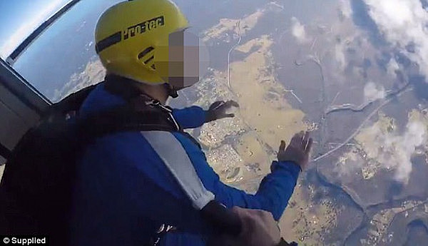 生前最后22秒视频曝光！亚裔男子在悉尼高空跳伞 不幸与教练双双坠亡！（视频） - 2