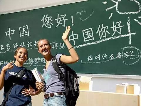 你是什么时候开始，觉得中国强大了？“以前说中文被人歧视，现在被人羡慕！”“美国同学用中文向日本人搭讪！”海外华人的答案笑中有泪！ - 2