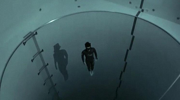 厉害了！不带设备一口气下潜40米 男子挑战世界最深泳池成功（视频） - 3