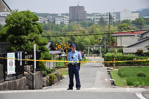 人伦惨剧！日本26岁男子刺死爷爷奶奶等3人，重伤2人（组图） - 1