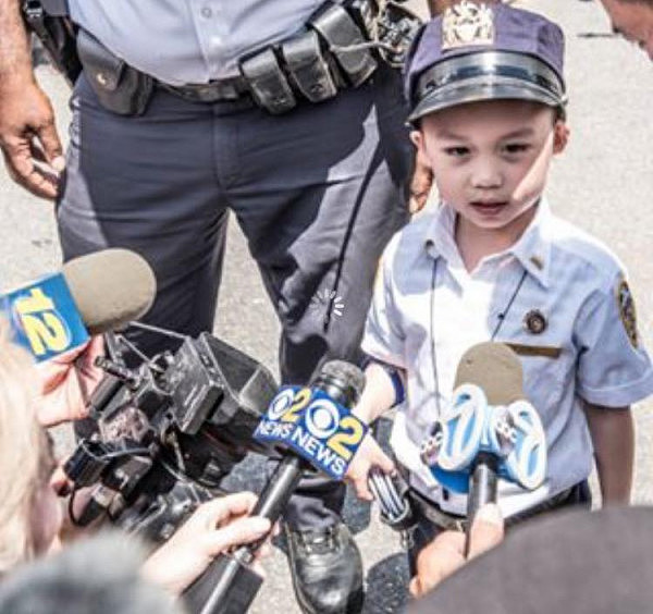 5岁华裔小男孩当上了纽约警局局长 还体验警匪大战（组图） - 8