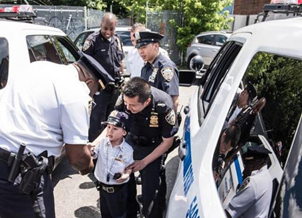 5岁华裔小男孩当上了纽约警局局长 还体验警匪大战（组图） - 9