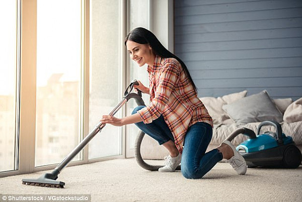 426955CA00000578-4702546-Some_have_claimed_that_the_vacuum_is_great_for_collecting_dust_a-a-50_1500276586447.jpg,0