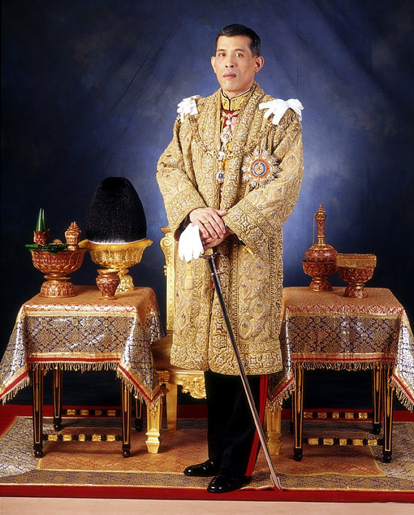 泰国出台新法 泰国国王完全掌控王室4134亿元财产（组图） - 1