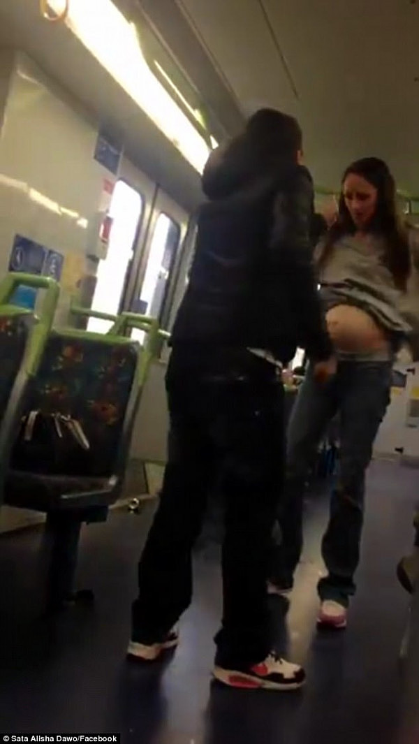 多大仇？澳洲孕妇及闺蜜在火车上疯狂互殴 车上乘客集体看傻眼（视频） - 4