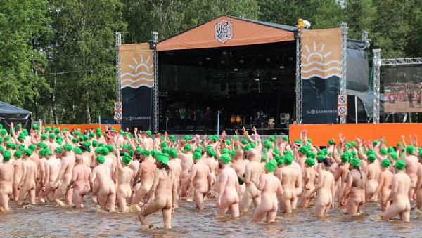 789人裸泳白花花一片 芬兰3度挑战世界纪录（视频） - 1