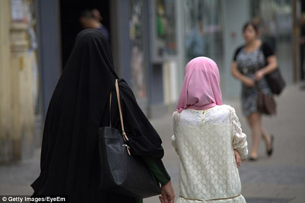 家长要求校方禁止穆斯林学生戴头巾 校长回应：违反《反种族歧视法》 - 5