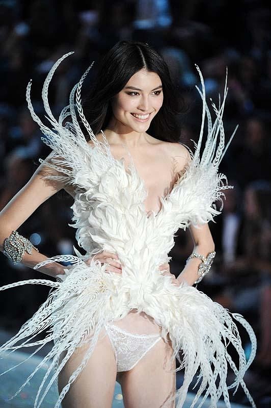 软妹：维密天使中最美的中国姑娘，她的老公是谁成为一个迷