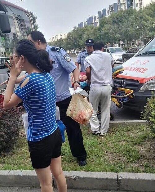 北京少妇公交车上掌掴色狼 竟遭其当场割喉(组图) - 2