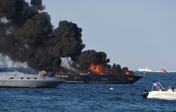 惊魂！价值百万英镑的豪华游艇突然爆炸着火 吓坏游客（视频） - 2