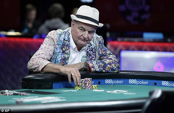 64岁大爷参加扑克大赛赢六百多万 此前最多只赌几十块（图） - 1
