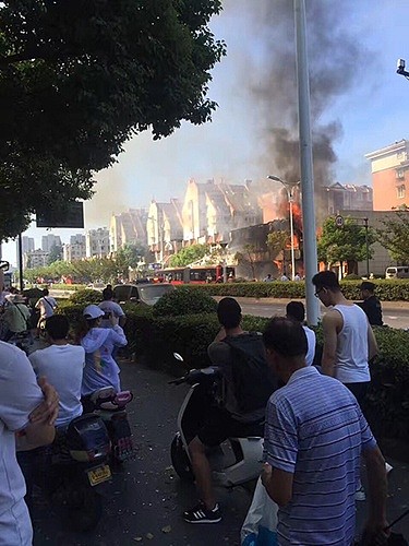 现场惨烈！杭州一餐馆煤气爆炸！致2死55伤 路过车玻璃全震碎！（视频） - 3