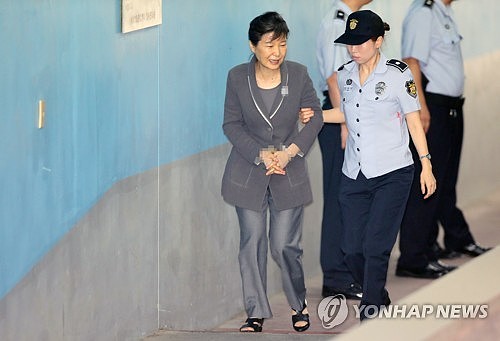 朴槿惠今日受审露笑容 属庭审以来首次（组图） - 3