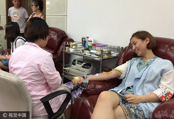 杭州爆燃事故致多人受伤 市民连夜排队献血（组图） - 4