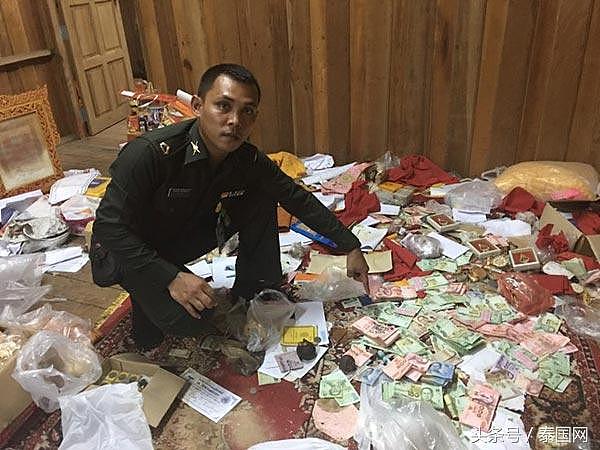 泰国洛坤军警进住持僧舍搜查，地上竟散落着19万铢现金！