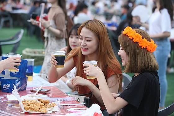 韩国啤酒节“梦碎”：中国游客不足百人（组图） - 2
