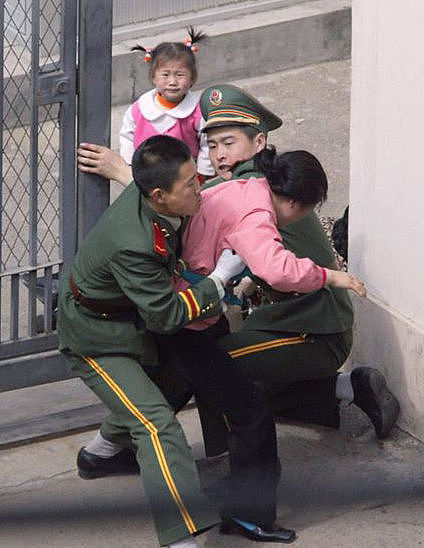 拒绝回朝鲜 脱北者一家五口在中国服毒身亡（图） - 1