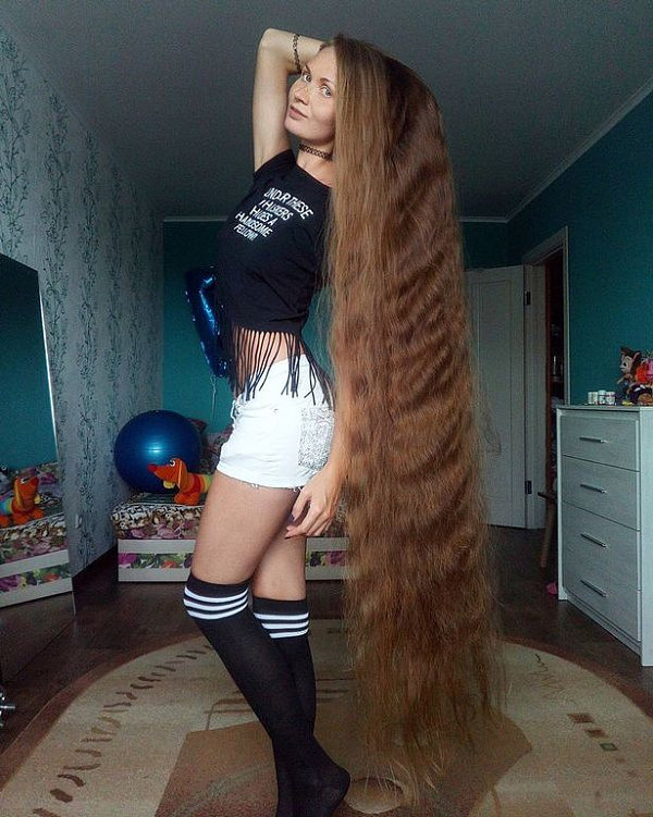 “长发及踝”俄罗斯美女头发14年未剪 长1.5米及脚踝（组图） - 3