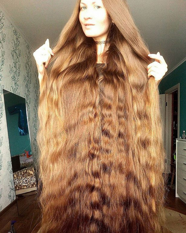 “长发及踝”俄罗斯美女头发14年未剪 长1.5米及脚踝（组图） - 4