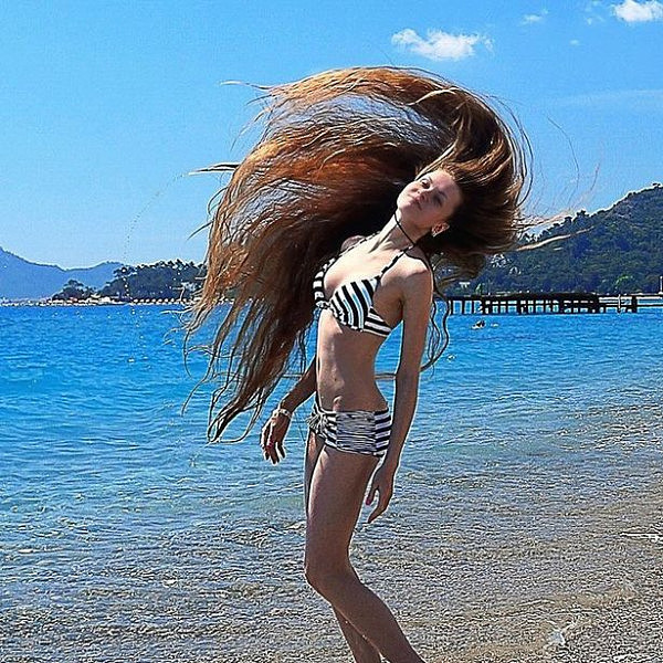 “长发及踝”俄罗斯美女头发14年未剪 长1.5米及脚踝（组图） - 5