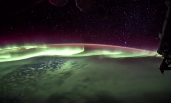 宇航员拍下神奇天象：绿光舞动地球表面 如同科幻大片（组图） - 2